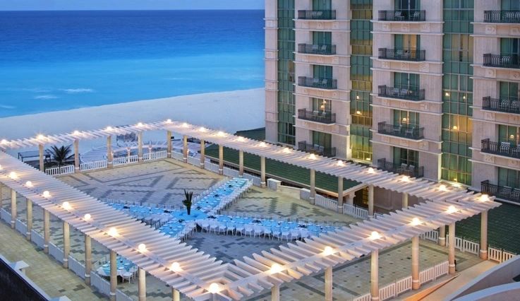 Rooftop wedding reception overlooking the beach